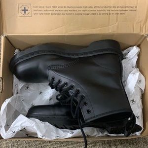 Dr Martens - Brand new, mono black combat boots